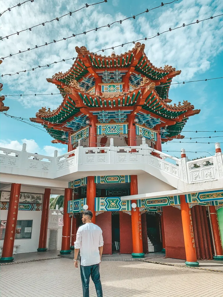 Walter in front of the Thean Hou temple, Kuala Lumpur